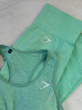 Gymshark Mint Green Vital Seamless Sports Bra (S) & Leggings (S) Set